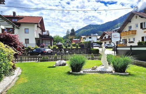Tropolach Apartment | Apartment near the Gondelbahn with shared pool