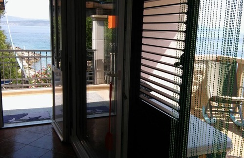 Cove Donja Krusica (Donje selo) Apartment | Apartment Nikola - in front of the sea: - Cove Donja Krusica (Donje selo), Island Solta, Croatia