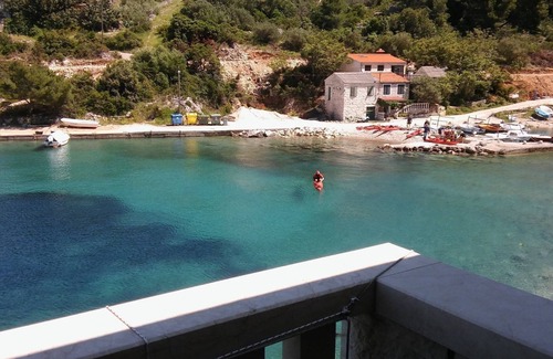 Cove Donja Krusica (Donje selo) Apartment | Apartment Nikola - in front of the sea: - Cove Donja Krusica (Donje selo), Island Solta, Croatia