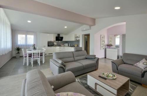 Krusevo Apartment | Apartment Nina by Interhome