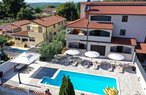 Gedici House | Apartment Nina with private pool