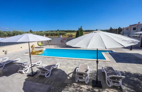 Gedici House | Apartment Nina with private pool