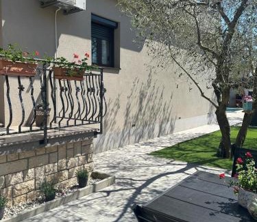 Gedici House | Apartment Nina with private pool