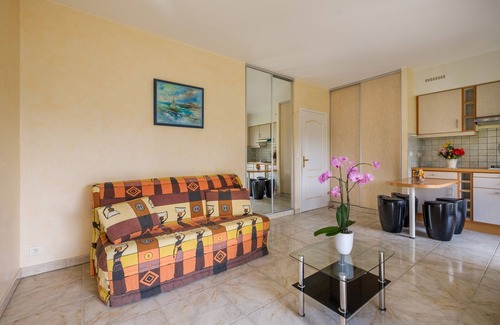 Chateauneuf-Grasse Apartment | Apartment 'Number 1' with Private Pool, Private Terrace and Wi-Fi