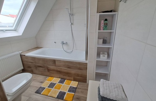 Frickenfelden Apartment | Apartment on Lake 'Altmühlsee' with Terrace & Wi-Fi