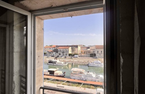 Beaucaire Apartment | Apartment overlooking the Quais de Beaucaire