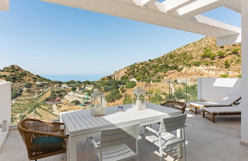 Ojen Apartment | Apartment 'Palo Alto' with Sea View, Wi-Fi and Air Conditioning