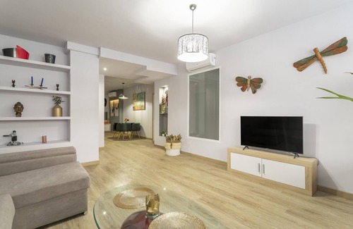 Ensanche Diputacion Apartment | Apartment "Pandora Loft" close to the Sea with Wi-Fi