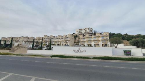 Universal Apartment | Apartment Pearl Park Residence