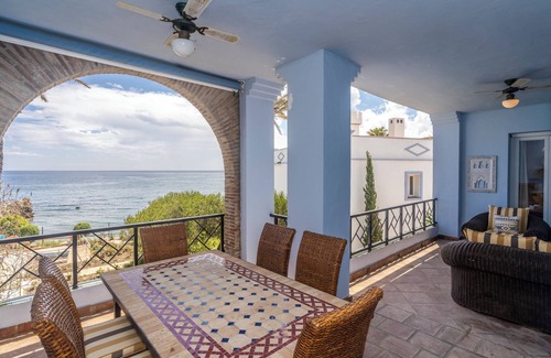 Bahia de Casares Apartment | Apartment 'Penthouse La Perla De Marrakech 1' with Sea View, Wi-Fi and Air Conditioning