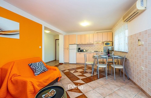 Vinkuran Apartment | Apartment PINETA with cozy terrace and grill