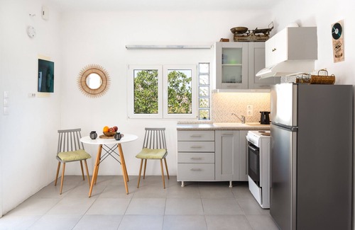 Vourvoulos Apartment | Apartment 'Psarrou Residence' with Sea View, Wi-Fi and Air Conditioning
