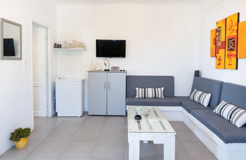 Vourvoulos Apartment | Apartment 'Psarrou Residence' with Sea View, Wi-Fi and Air Conditioning