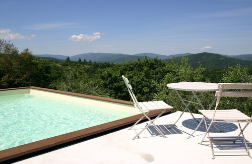 Bivio Lugnano House | Apartment Quercia (sleeps 2 - 4 + cot)