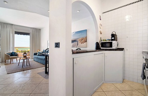 Jesolo Apartment | Apartment 'Relaxing' with Sea View, Shared Pool and Wi-Fi