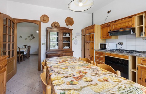 Gorra Apartment | Apartment 'Riposo E Relax Al Mare' with Mountain View, Private Terrace and Wi-Fi