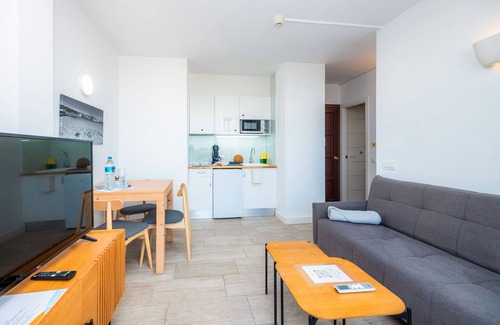 Portocolom Apartment | Apartment 'Room 304' with Shared Pool, Wi-Fi and Air Conditioning