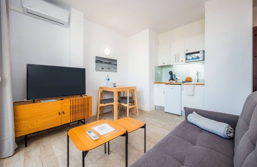 Portocolom Apartment | Apartment 'Room 304' with Shared Pool, Wi-Fi and Air Conditioning