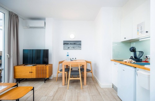 Portocolom Apartment | Apartment 'Room 304' with Shared Pool, Wi-Fi and Air Conditioning