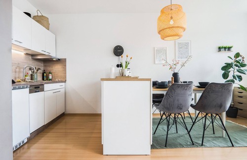 Mitte-Sud Apartment | Apartment 'Ruhiges Und Modernes Zuhause' with Balcony and Wi-Fi