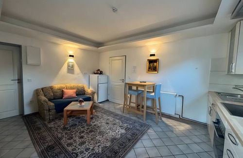 Neuhof Apartment | Apartment 'Souterrain Nr 9' with Shared Garden and Wi-Fi