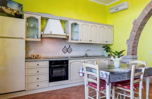 Magliano in Toscana Apartment | Apartment 'Stalla' with Shared Garden, Wi-Fi and Air Conditioning