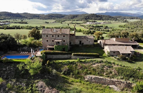 Gargalla House | Apartment 'Sant Grau 2' with Mountain Views, Shared Pool and Wi-Fi