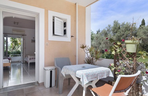 Svoronata Apartment | Apartment 'Sea View 3' with Shared Pool, Wi-Fi and Air Conditioning