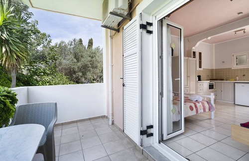 Svoronata Apartment | Apartment 'Sea View 3' with Shared Pool, Wi-Fi and Air Conditioning