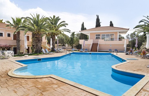 Svoronata Apartment | Apartment 'Sea View 3' with Shared Pool, Wi-Fi and Air Conditioning