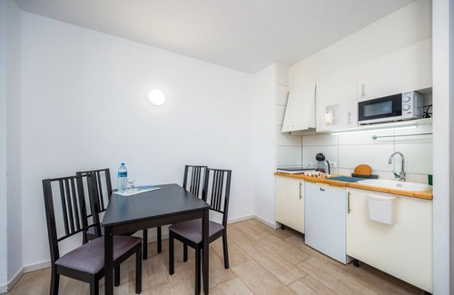 Portocolom Apartment | Apartment 'Sea View Room 003' with Shared Pool, Wi-Fi and Air Conditioning