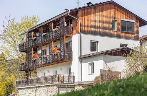 Pfalzen Apartment | Apartment 'Silbernagl Sonnig Mit Gartenblick' with Lake View, Shared Terrace and Wi-Fi