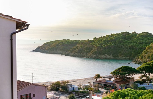 Fetovaia Apartment | Apartment "Simona Vista Mare" near the Beach with Terrace, Air Conditioning and Wi-Fi
