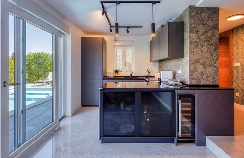 Njivice Apartment | Apartment Siora with pool