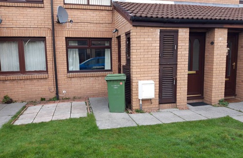 Glasgow House | Apartment situated next to queen Elizabeth hospital 2.5 mile from hydro secc