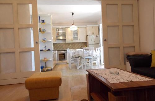 Njivice Apartment | Apartment Sladić