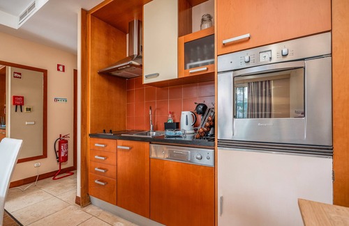Estombar Apartment | Apartment 'Soeiro' with Shared Pool, Wi-Fi and Air Conditioning