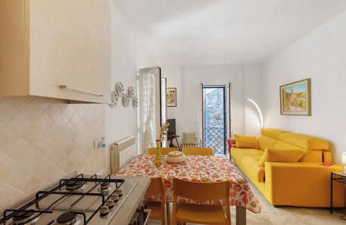 Cipressa Apartment | Apartment 'Sole' with Wi-Fi
