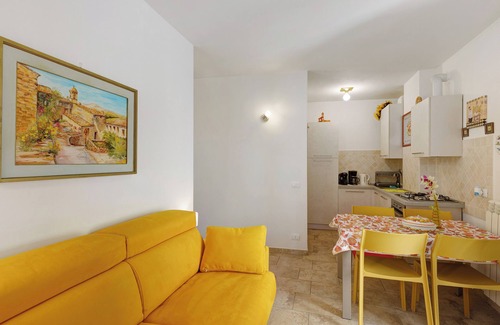 Cipressa Apartment | Apartment 'Sole' with Wi-Fi