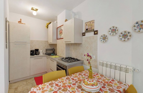 Cipressa Apartment | Apartment 'Sole' with Wi-Fi