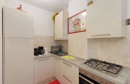Cipressa Apartment | Apartment 'Sole' with Wi-Fi