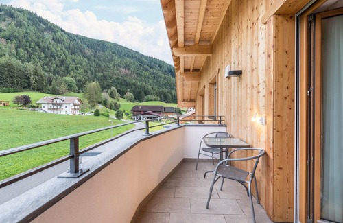 Santo Stefano Apartment | Apartment "Stefansdorf Wohnung 9" with Mountain View, Wi-Fi, Garden, Balcony & BBQ