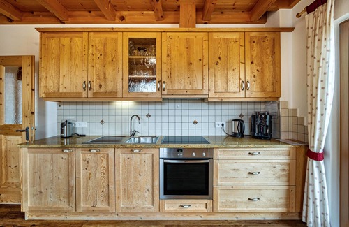 Monguelfo Apartment | Apartment 'Stoffnerhof Apt Edelweiß' with Mountain View, Shared Garden and Wi-Fi