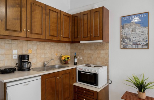 Astypalaia Apartment | Apartment 'Studios Asterias 3' with Shared Terrace, Wi-Fi and Air Conditioning