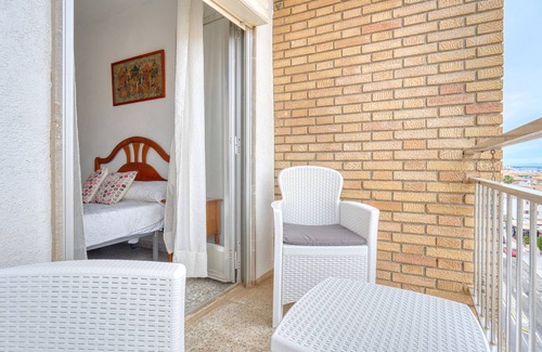 Santa Pola Apartment | Apartment 'Sunflower Ronda' with Shared Terrace and Wi-Fi