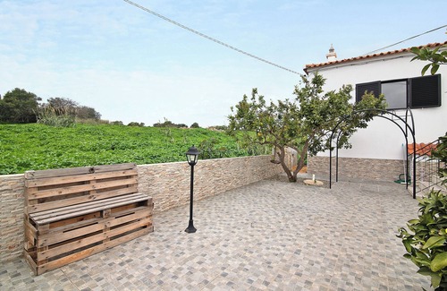 Moncarapacho e Fuseta Apartment | Apartment 'Sunset' with Shared Terrace, Wi-Fi and Air Conditioning