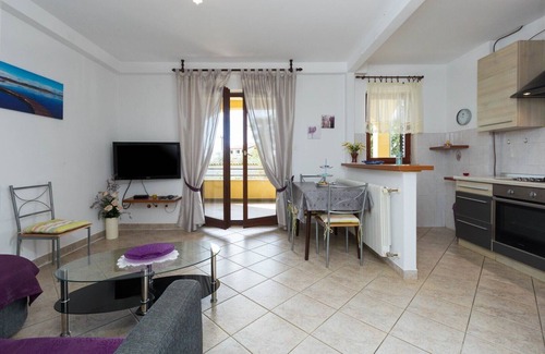 Susnjici Apartment | Apartment Susnjici 1 with Pool, BBQ, Children Playground and Balcony