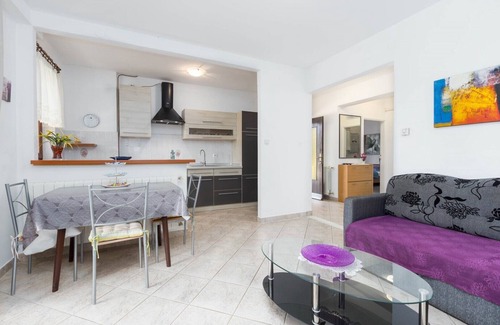 Susnjici Apartment | Apartment Susnjici 1 with Pool, BBQ, Children Playground and Balcony