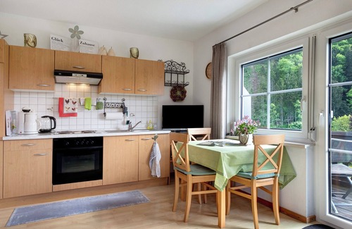 Oberglottertal Apartment | Apartment 'Talblick' with Shared Terrace, Shared Garden and Wi-Fi