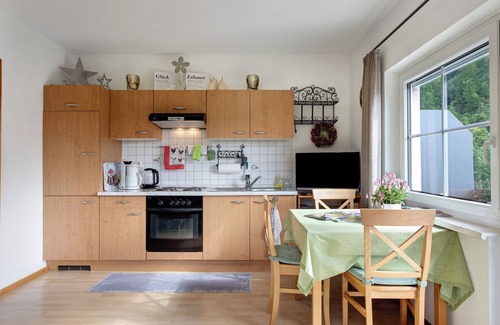 Oberglottertal Apartment | Apartment 'Talblick' with Shared Terrace, Shared Garden and Wi-Fi